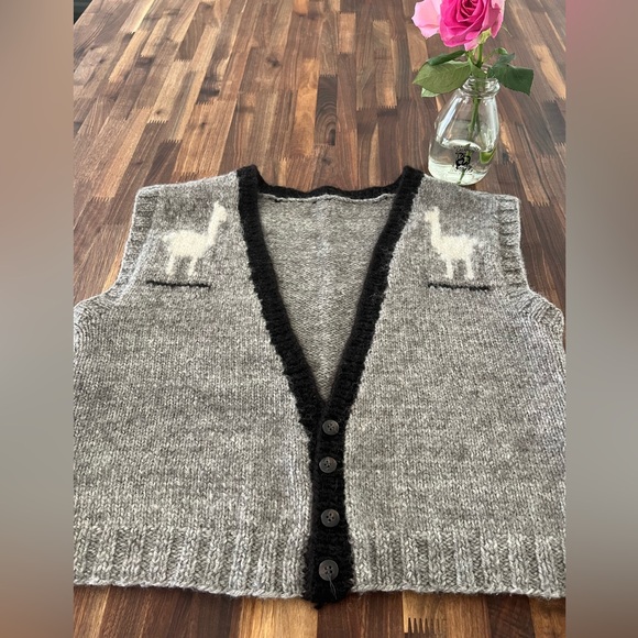 Handmade Alpaca slightly cropped button front vest - Picture 4 of 8